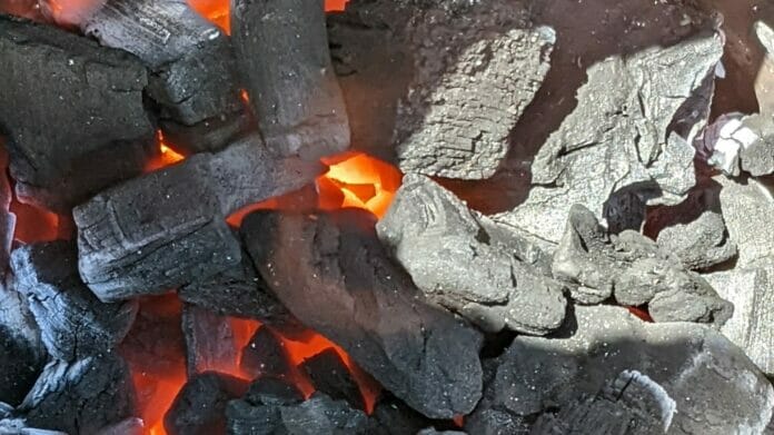 Good Charcoal Burning in a Kettle Grill