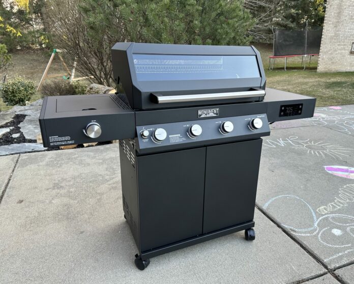 Monument Grills Denali 425 Gas Grill