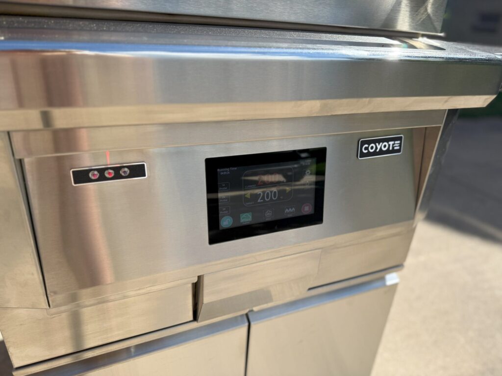 Coyote Outdoor Pellet Grill - Display